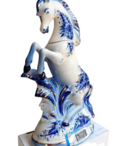 Chai-ruou-hinh-con-ngua-su-Nga-mau-trang-xanh