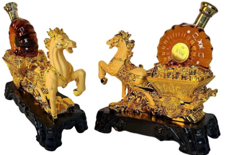 Kệ rượu con ngựa chiến XO Pháp 700ml