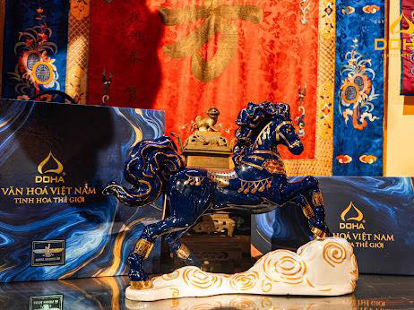 Rượu con ngựa Doha sứ Long Mã Vó Ngựa Nước Nam 1000ml