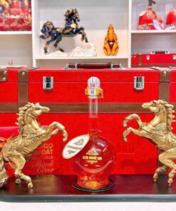 Rượu ngựa đôi song mã kim loại Club House XXII 2026